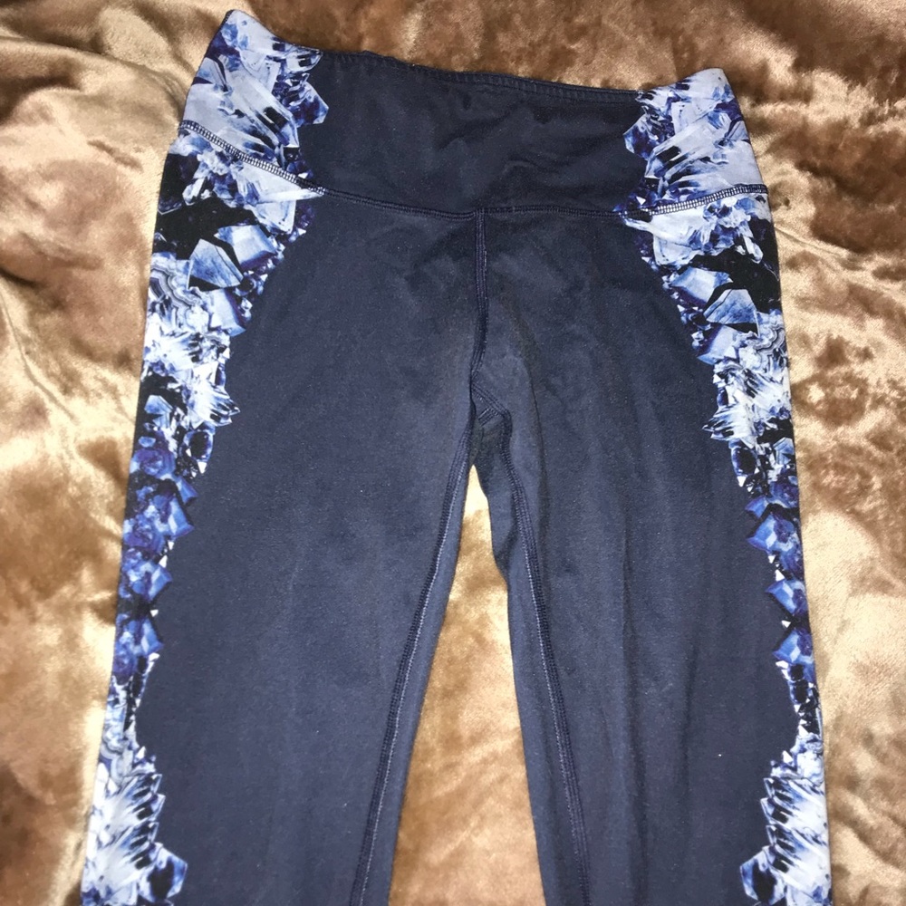 ALO Yoga Kaleidoscope Leggings in Navy Blue